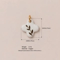 Kreuzanhänger mit weißer Emaille und braunem Blattmotiv mit Kupfer-Goldring - Anhänger Ohne Kette - Kreuzblume