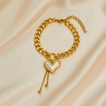Elegantes goldenes Gliederkettenarmband mit weißem Herzanhänger und hängenden Quasten - Herz Perlenkette Armband