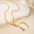 Mehrlagige goldene Schlangenkette mit Schlangenanhänger und grünen Edelsteinen als Augen - Schlange Spule Halskette