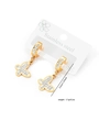 Detalle de pendientes de mariposa dorados en acero inoxidable con circonitas brillantes - Pendientes de Mariposa Grande con Pavé de Strass (0295)