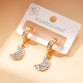 Eleganti orecchini a mezzaluna in acciaio inossidabile dorato con micro strass incastonati - Stile Luna con Strass Completi (0290)