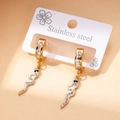 Orecchini a cerchio dorati in acciaio con pendente a serpente in smalto bianco e strass - Stile Serpente Smaltato (0291)
