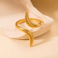 Anello aperto minimalista in acciaio al titanio dorato con design asimmetrico - Stile Appuntito Minimalista (#0125)
