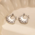 Silver vintage-style pleated hoop earrings with a textured scallop design for women - Scallop Pleated Vintage Style (BJGE0233) / Silver