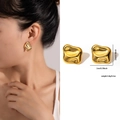 Boucles d'oreilles dorées irrégulières en acier titane poli, 2cm, style luxe vintage - Style Poli en Bloc