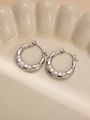 Orecchini a cerchio minimalisti in titanio argento con incisioni floreali e a pois - Stile Inciso Satinato a Puntini (#0226)