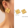 Boucles d'oreilles carrées en acier titane doré avec motif texturé, taille 2,9cm - Carré Texture en Gradins (ZJGE0537)