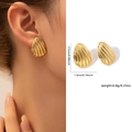 Boucles d'oreilles en acier titane doré avec texture coquillage et détails de mesure - Hémisphère Plissé Radial (ZJGE0332)
