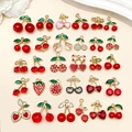 Kirsch- und Erdbeeranhänger mit Kristallen und Emaille für DIY Schmuckherstellung - Frucht-Stil-Set (SN1384)