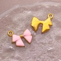 Schmetterlings-Anhänger aus Emaille und Gold für DIY-Schmuck auf Glasteller - 12X13x3mm / Rosa