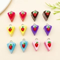 Set aus 12 bunten Harz-Erdbeerkuchen-Anhängern mit Metallringen für DIY-Schmuck - Mehrfarbig Sortiertes Set