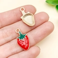 Pendentif fraise en alliage émaillé rouge avec dos doré pour création de bijoux DIY - Pendentif Fraise Rouge