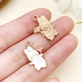 Lot de breloques bijoux DIY avec lapin en émail blanc tenant une fleur et éventail doré - Lapin Fleur en Émail Blanc (23079)