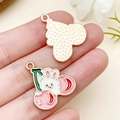 Pendentif lapin cerise rose en alliage avec dos métallique doré pour bijoux DIY - Lapin Blanc à la Cerise en Émail Rose (23083)