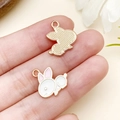 Pendentifs lapin mignon en alliage émaillé blanc et doré pour la création de bijoux - Lapin en Émail Blanc à Oreilles Roses (23085)