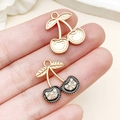 Colgantes de cereza 3D en metal dorado y esmalte negro con cristales para joyería DIY - Cereza Strass Esmalte Negro Oro KC (23404) / 19x18x2mm