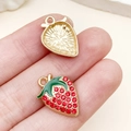 Pendentif fraise avec strass rouges et émail vert sur base dorée pour création bijoux - Fraise Émail Rouge Strass Rouge Or KC (23416) / 18x12x3mm