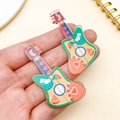 Pendentifs guitare en acrylique coloré avec motifs artistiques de cœur pour boucles - Guitare Lune Jaune-Vert (24668)
