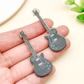 Retro E-Gitarren-Anhänger aus schwarzem Acryl für DIY-Schmuck und Schlüsselanhänger - Schwarz Bedruckte Gitarre (24048)