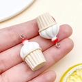 Ciondoli mini cupcake in resina bianco crema con anelli in argento per gioielli fai da te - Cupcake alla Crema di Resina al Caffè Chiaro (24088)