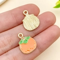 Pendentif kaki miniature en émail orange et plaqué or pour la création de bijoux - Kaki (Orange)
