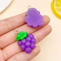 Ciondolo a uva in resina viola con anello d'argento per portachiavi e gioielli fai-da-te - Stile Uva (24239)