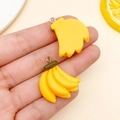 Simpatici ciondoli a banana in resina per gioielli fai-da-te con trama di frutta reale - Stile Banana (24241)