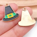 Colgante de sombrero de Acción de Gracias en esmalte con reverso dorado y anilla colgante - Sombrero de Esmalte Negro con Banda Verde (19220)