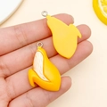 Ciondolo in resina gialla a forma di frutta con anello per portachiavi fai-da-te - Stile Mango (24246)