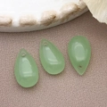 Tre ciondoli a goccia in vetro verde chiaro con fori per creazione di gioielli fai-da-te - Verde Erba Color Giada
