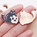 Halloween kat en schedel emaille hanger met roségouden achterkant voor DIY sieraden - Halloween Schedel Kat (18124)