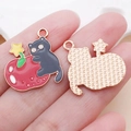 Pendentif chat noir avec fraise rouge en alliage pour création de porte-clés DIY - Chat Étoile Pomme Émaillé Rouge