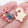 Pendentif chat noir de Noël avec sucre d'orge en alliage pour création de bijoux DIY - Chat Sucre d'Orge Nœud Émaillé Rouge