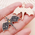 Ciondolo a forma di drago gotico con smalto nero e dettagli in filigrana dorata - Stile Dragone con Croce in Smalto Nero (25224)
