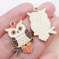 Accessoire bijoux DIY pendentif hibou en alliage émaillé coloré pour colliers - Hibou à l'Huile Chair Jaune (25069) / 28x16x1mm