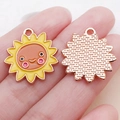 Pendentif tournesol en alliage doré avec émail jaune et visage mignon pour bijoux DIY - Soleil à l'Huile Jaune (25072) / 22x20x1mm