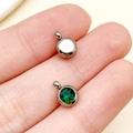 Pendentif rond 6mm en acier inoxydable argenté avec pierre verte pour bijoux DIY - Mai Vert Foncé Couleur Acier Pierre d'Étoile (T2911)