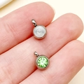 Pendentif rond 6mm en acier inoxydable avec pierre vert émeraude pour bijoux DIY - Août Vert Clair Couleur Acier Pierre d'Étoile (T2914)