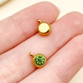 Colgante de piedra natal verde de 6mm en acero inoxidable dorado con reverso de metal - Dorado - Agosto Verde Claro (T2900)