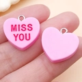 Ροζ ρητίνη καρδιά με κείμενο Miss You και μεταλλικό κρίκο για DIY κοσμήματα - 19x19mm / Τριανταφυλλί MISS YOU