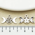 Dettaglio del ciondolo dea della triplice luna in argento antico con pentagramma - Luna e Stella a Forma di Caramella Argento Antico (21424)