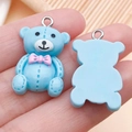 Lichtblauwe hars beer bedeltje met roze strik en metalen ring voor DIY sieraden - Meerblauw (24539)