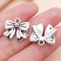Silberner Schleifenanhänger aus Legierung für DIY-Schmuck mit Textur-Finish - Schleife (24722)