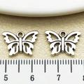 Vue détaillée du pendentif papillon argent antique 15 mm avec mesure sur la règle - Papillon Ajouré Argent Antique (15826)