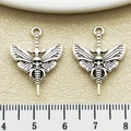 Détail de pendentifs papillon gothiques argentés avec crâne et dague pour bijoux DIY - Papillon Crane Épée Argent Antique (18721)