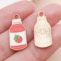 Erdbeersaft-Emaille-Anhänger in Roségold für DIY-Armbänder und Schlüsselanhänger - Emaille Erdbeermilchflasche / Rot