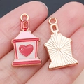 Colgante de linterna de corazón rosa y rojo de aleación de zinc para joyería DIY - Linterna de Corazón Esmaltada Rosa (25168)