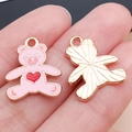 Colgante de oso rosa esmaltado con corazón rojo y reverso oro rosa para joyería DIY - Oso de Corazón Esmaltado Rosa (25171)