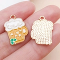 Bierkrug-Anhänger aus Zinklegierung mit Kleeblatt und weißem Emaille für DIY-Schmuck - Emaille Kleeblatt Glas / Gelb