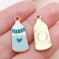 Zinklegierung Babyflasche Anhänger mit blau-weißem Emaille und vergoldeter Rückseite - Emaille Herz Babyflasche / Seeblau